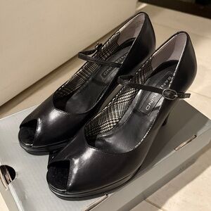 Bandolino Black Mary Jane Peep Toe Heels